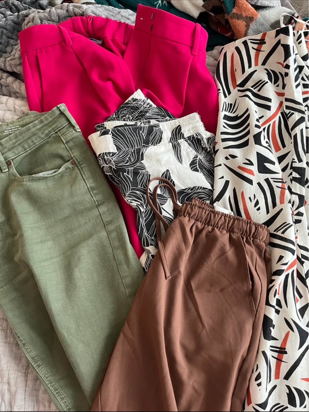 Mixed Women's Pants Bundle Sizes S/M/4 - Fuchsia, Olive, Brown, Printed
